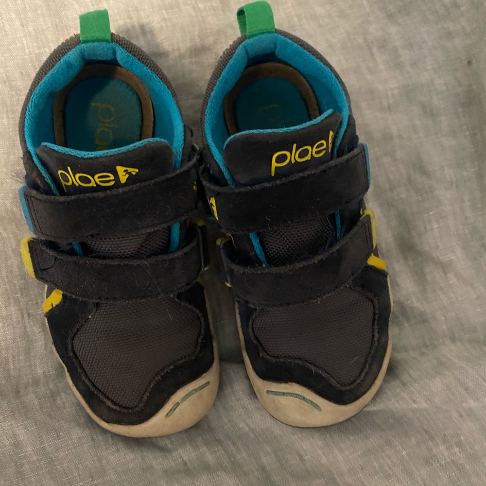 Adorable + Sturdy Toddler Boys PLAE sneakers